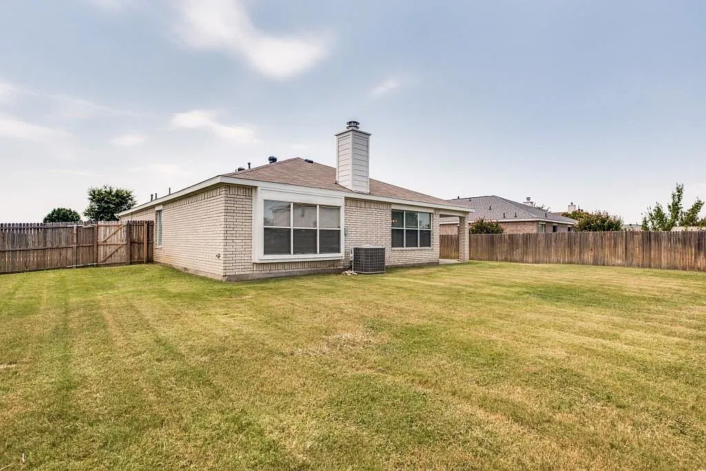 3 bed, 1761 sqft, $2,350 — Photo 4