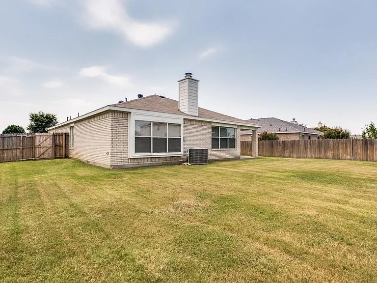 2405 Tailburton Ct — Photo 4