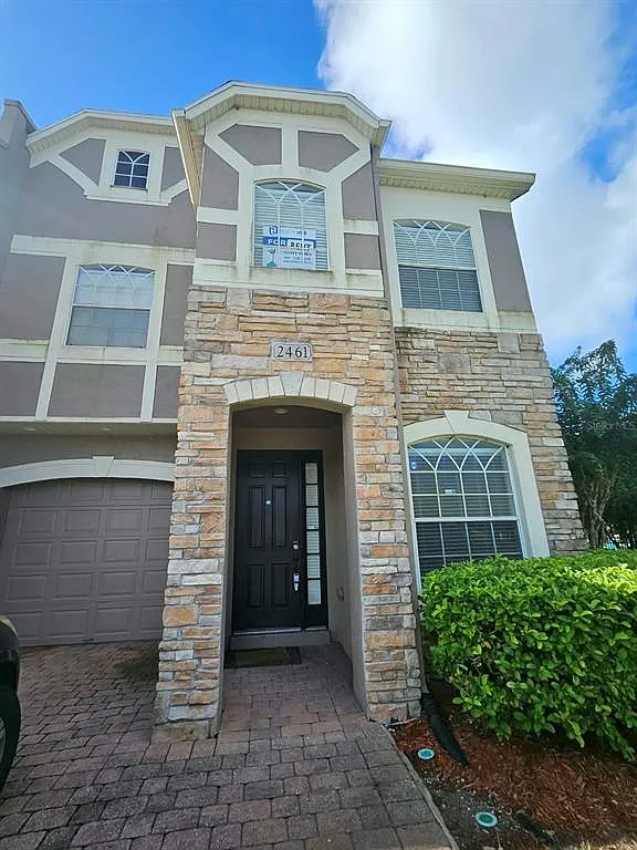 3 bed, 2.5 bath, 1978 sqft, $2,350 — Photo 1