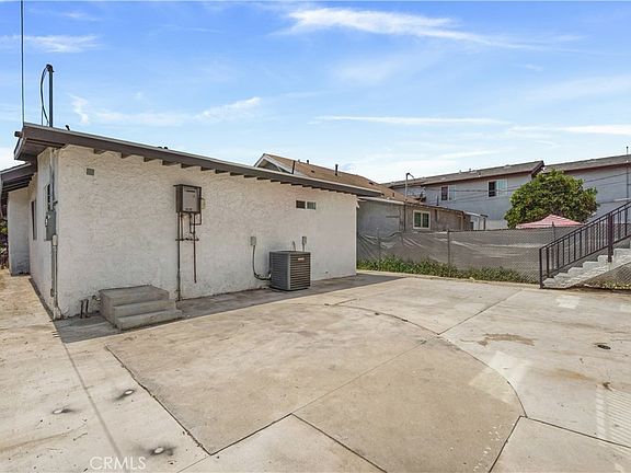 3rd image of 845 W 56th St