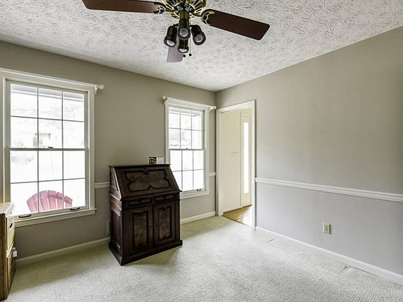 5th image of 3549 Ulster Ln NE
