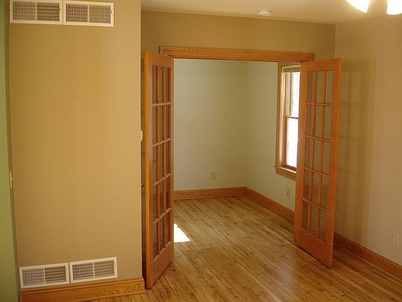 Bedroom fits a Queen Size Bed