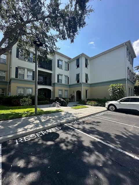 3 bed, 1442 sqft, $2,350 — Photo 1