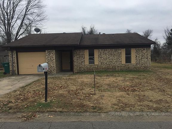 2nd image of 3408 E 4th St
