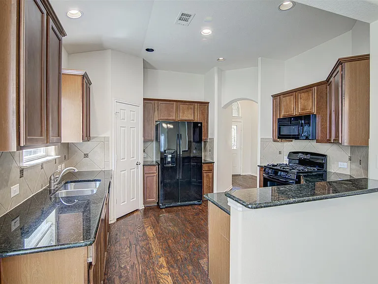 1610 Greenside Dr — Photo 3