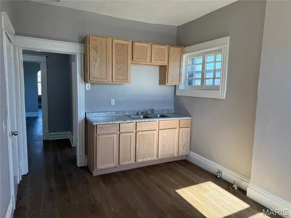 4582 Clarence Ave, Saint Louis, MO 63115