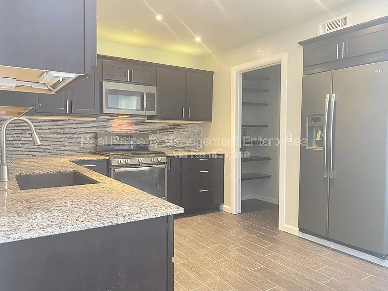 1304 SE 3rd St — Photo 7