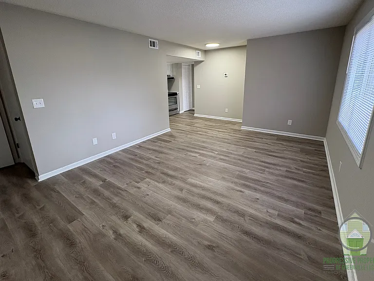 Maple Court Apartments — Photo 18