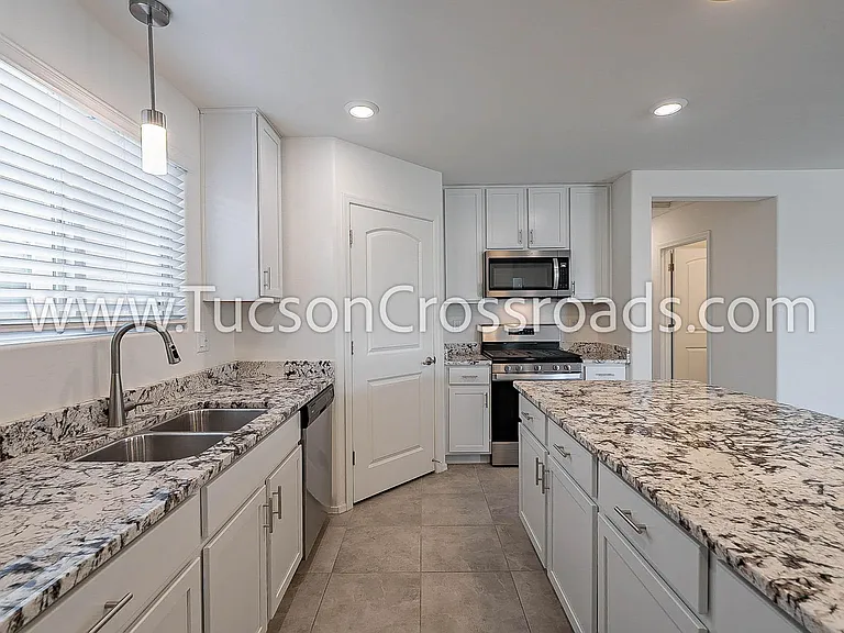 10611 Halsey Dr — Photo 14