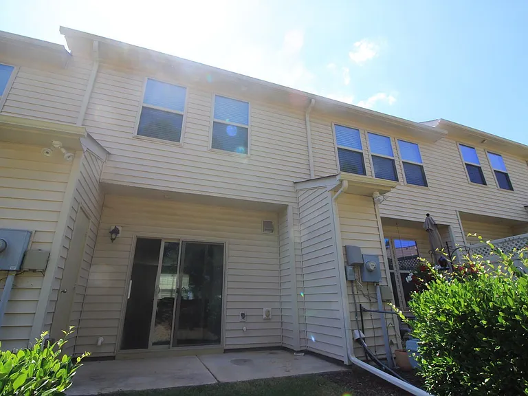 73 Pocono Dr — Photo 15