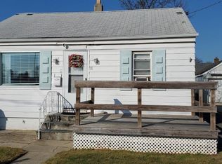 15 Stewart St, Copiague, NY 11726