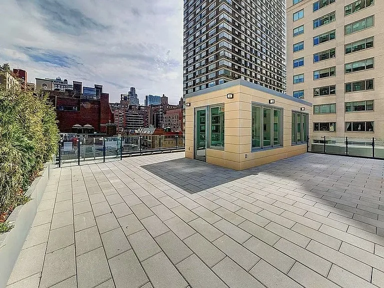 1231 3rd Ave #PHB — Photo 8