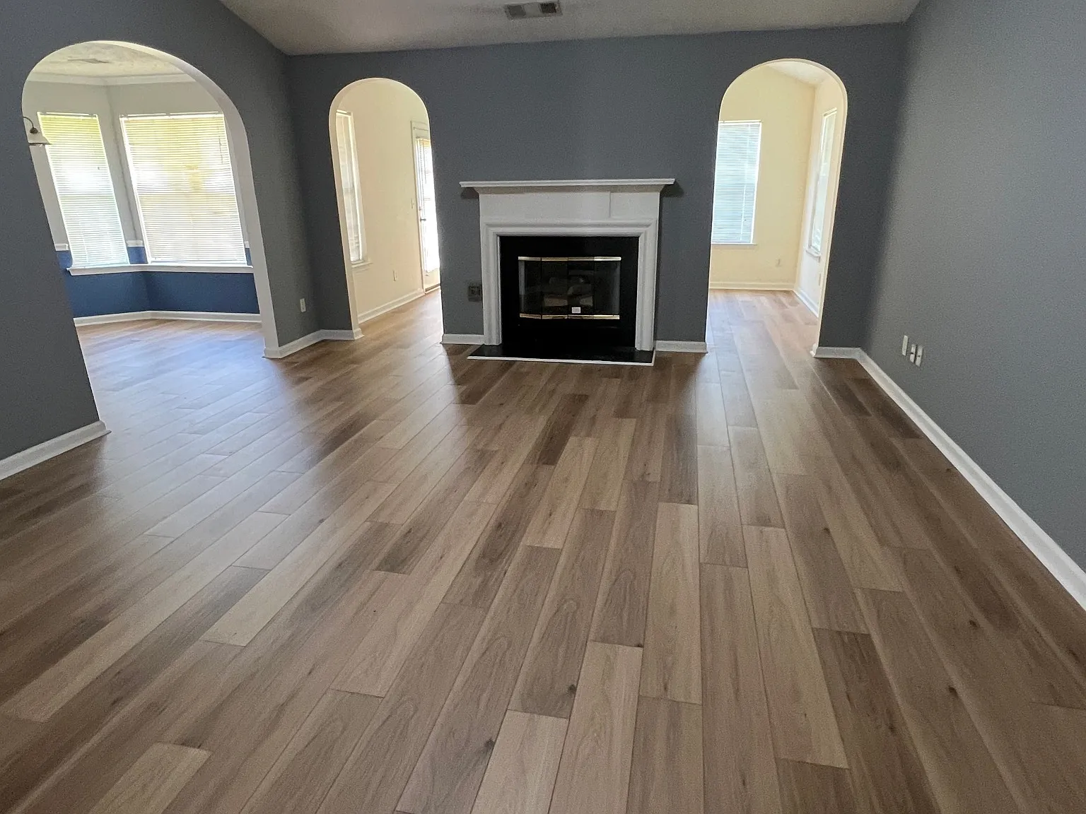 3 bed, 2.0 bath, 1800 sqft, $2,150 — Photo 3