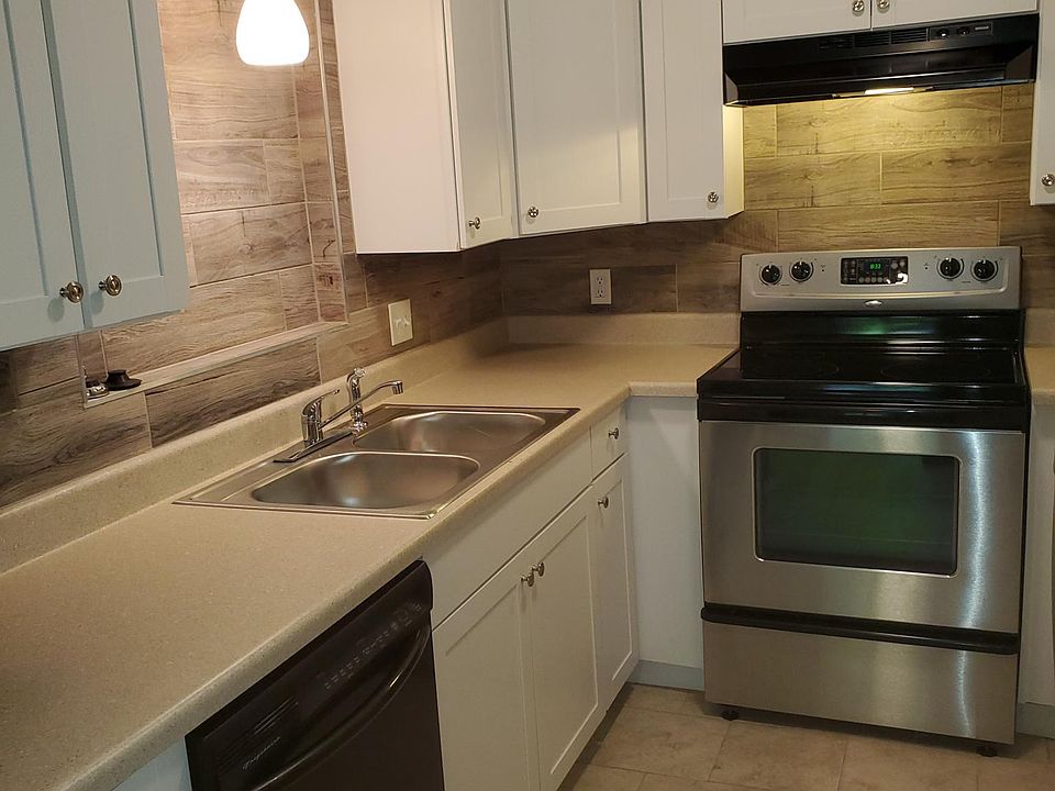 1st image of 1008 W Lawson St