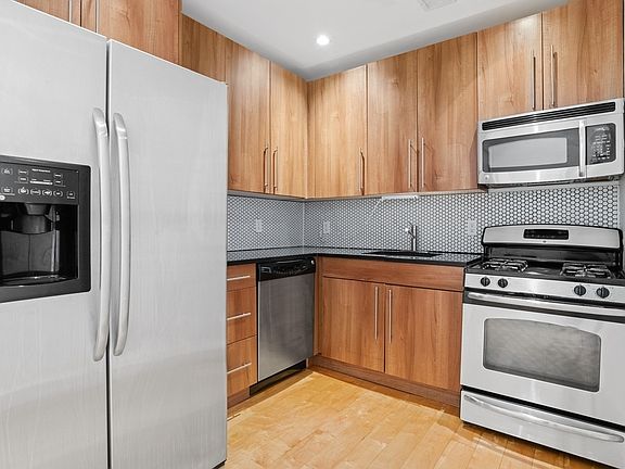 4th image of 140 Scholes St APT 4A