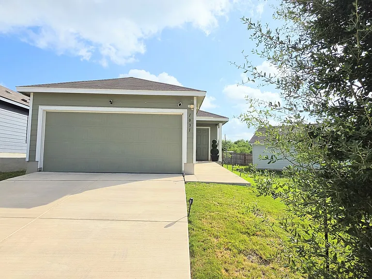 1031 Magrum Way — Photo 3