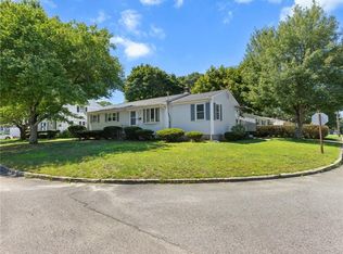 121 Kerri Lyn Rd, Warwick, RI 02889