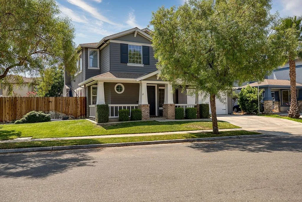 1447 Haven St photo 1