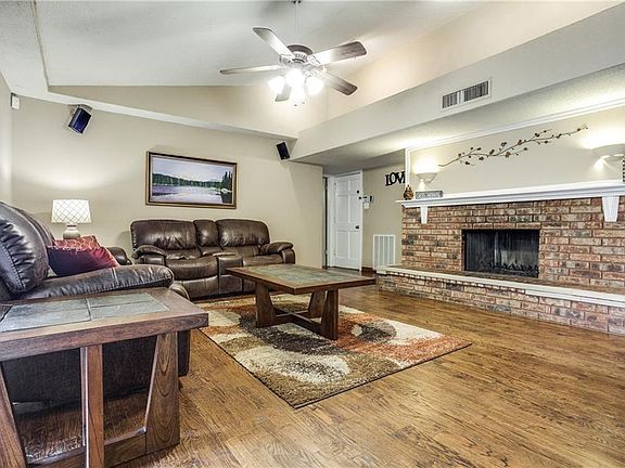 5th image of 3714 Red Oak Dr
