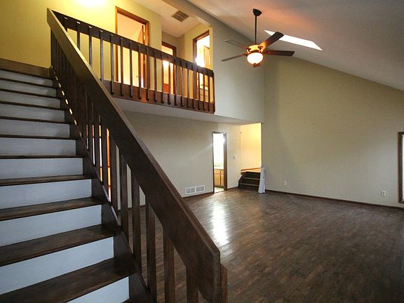 3rd image of 4158 Jody Ct NE