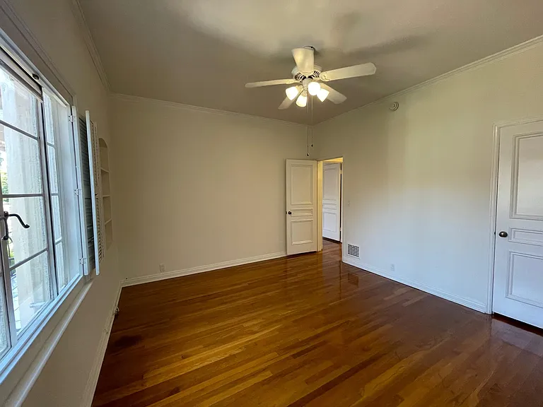10804 Lindbrook Dr — Photo 12