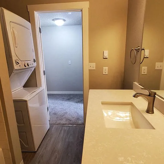Bridgeport 9 Townhomes — Photo 23