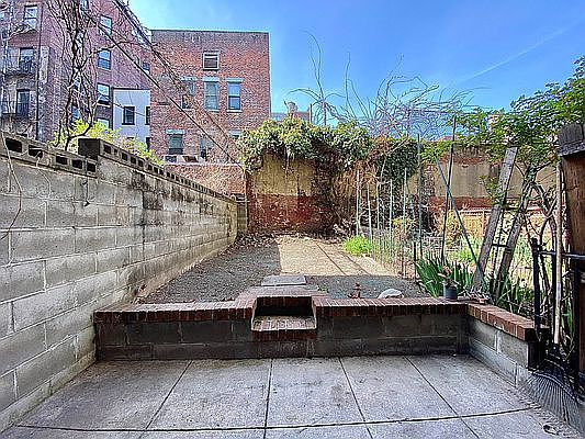 2nd image of 248 W 21st St APT 1