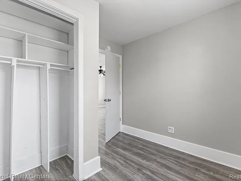 25357 Lawn St — Photo 6