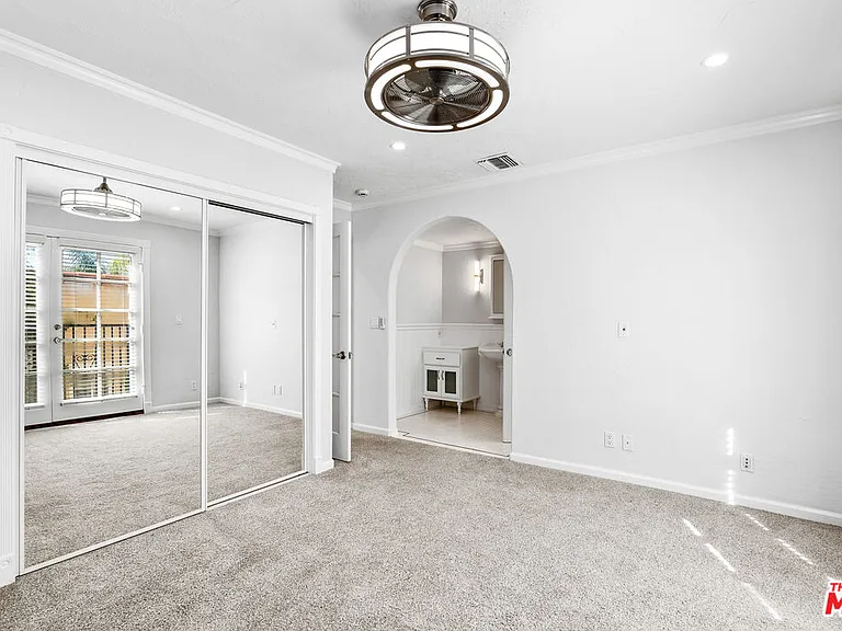 916 N Alfred St #6 — Photo 13