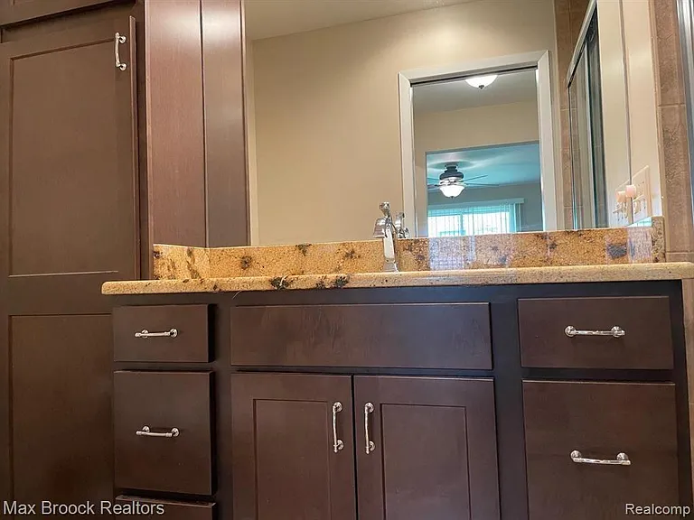 4585 Laurel Club Cir — Photo 9