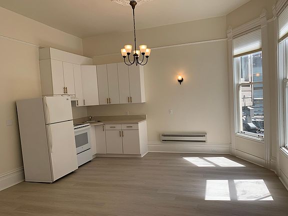 2nd image of 2411 Octavia St #5