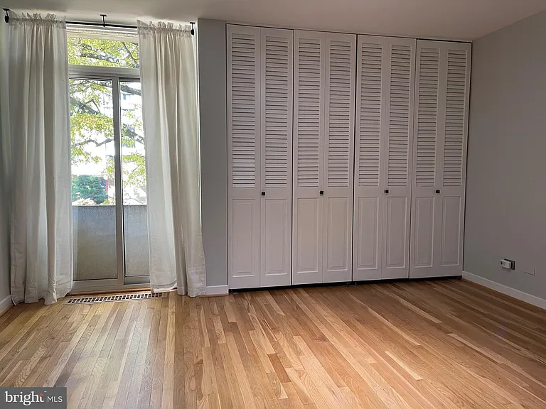457 N St SW — Photo 37