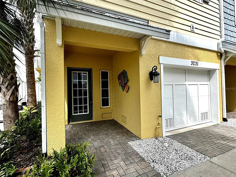3231 Nautical Pl S — Photo 2
