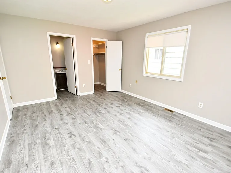 1023 Oakland St — Photo 12