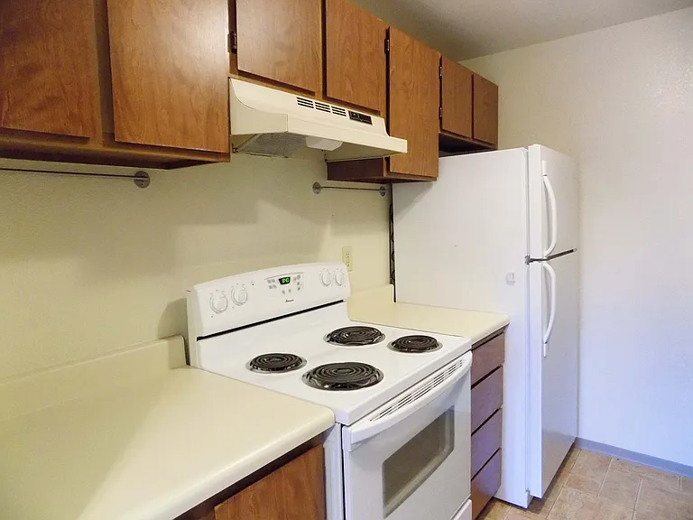 Woodside Condos "M" — Photo 12
