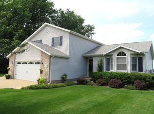 1908 E 41st St, Sterling, IL 61081