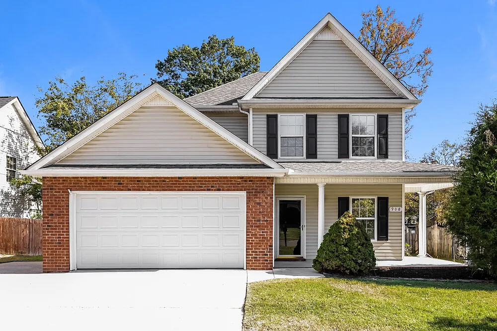 3 bed, 2.5 bath, 1551 sqft, $2,070 — Photo 1