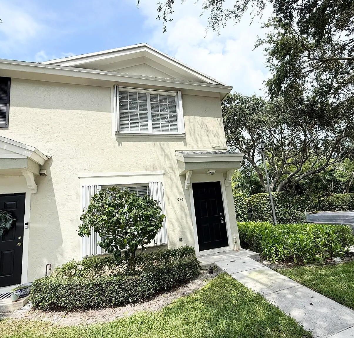 2 bed, 1.5 bath, 1184 sqft, $3,300 — Photo 3