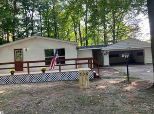 305 Hudson Ave, Houghton Lake, MI 48629