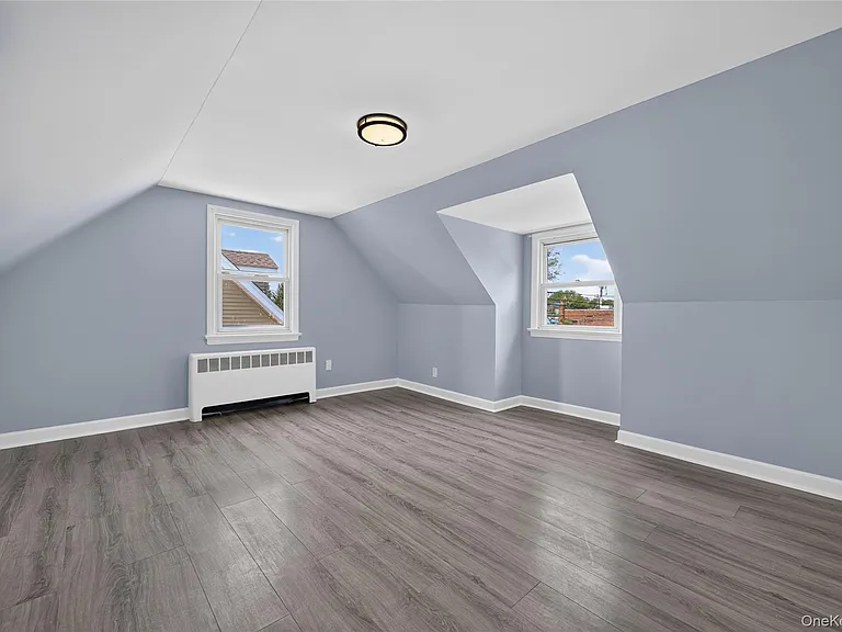 121 Sheridan Ave — Photo 15
