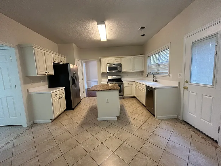 180 Sessingham Ln — Photo 8