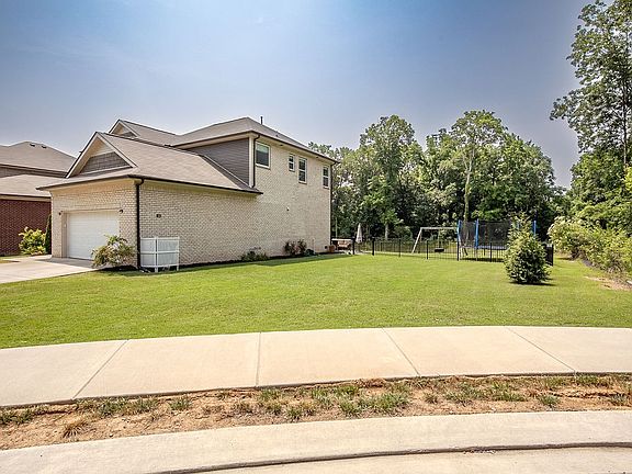 3rd image of 613 Inez Dr