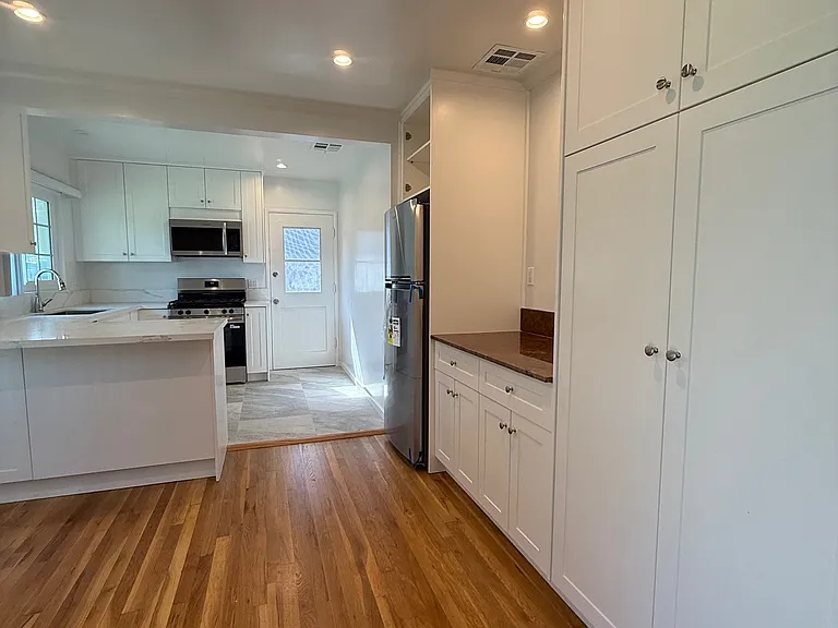 1216 E Glenoaks Blvd #1 — Photo 15