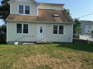 76 Trafalgar Dr, Shirley, NY 11967