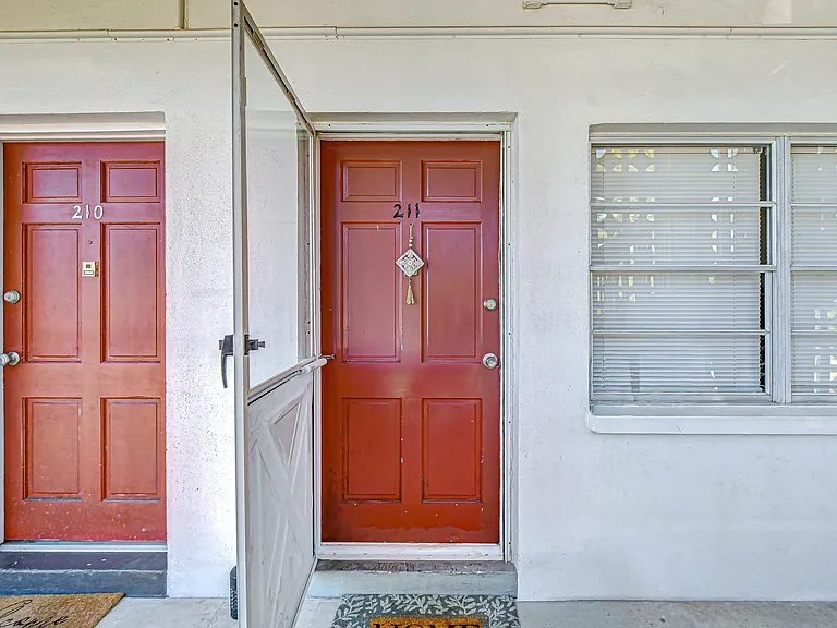 5150 10th Ave N #211 — Photo 3