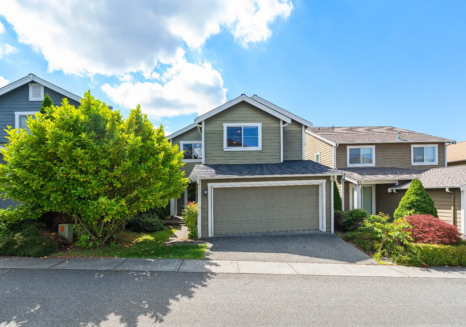 Exquisite Craftsman Home in Prime Issaquah Highlands Location — Photo 1