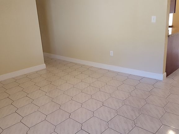 4th image of 20820 NE 12th Ct