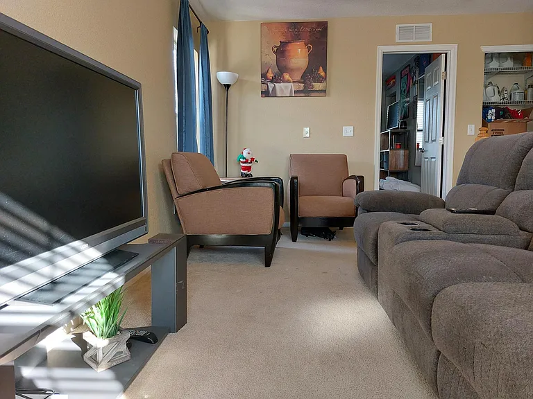 2521 Coach House Loop — Photo 18