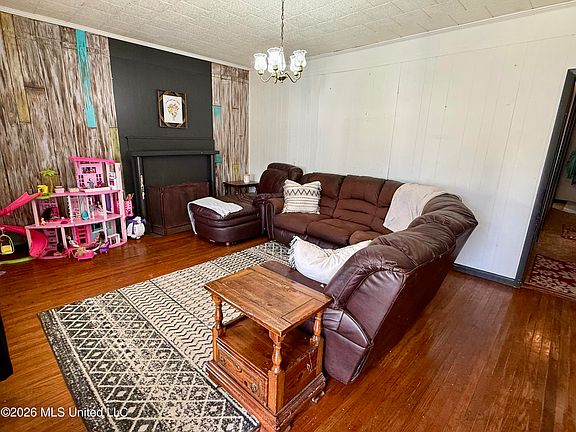 3rd image of 9724 Old Hillsboro Rd