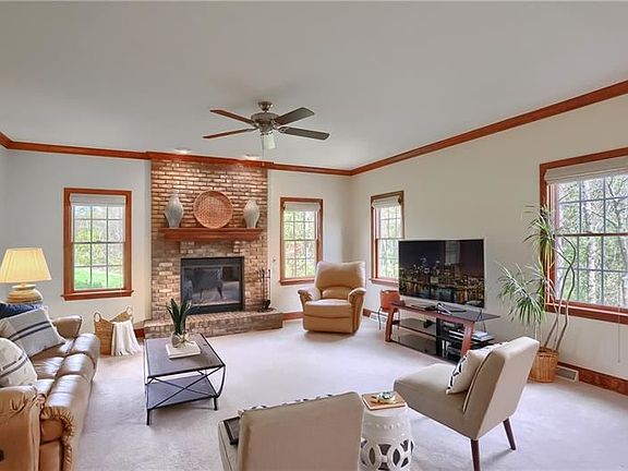 2nd image of 715 Belmar Pl
